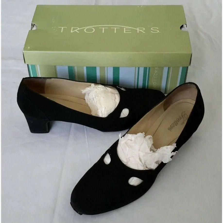 Trotters Babs Cut Out Pumps Micro Black Womens 9.5N Shoes Kitten Heels Low 1