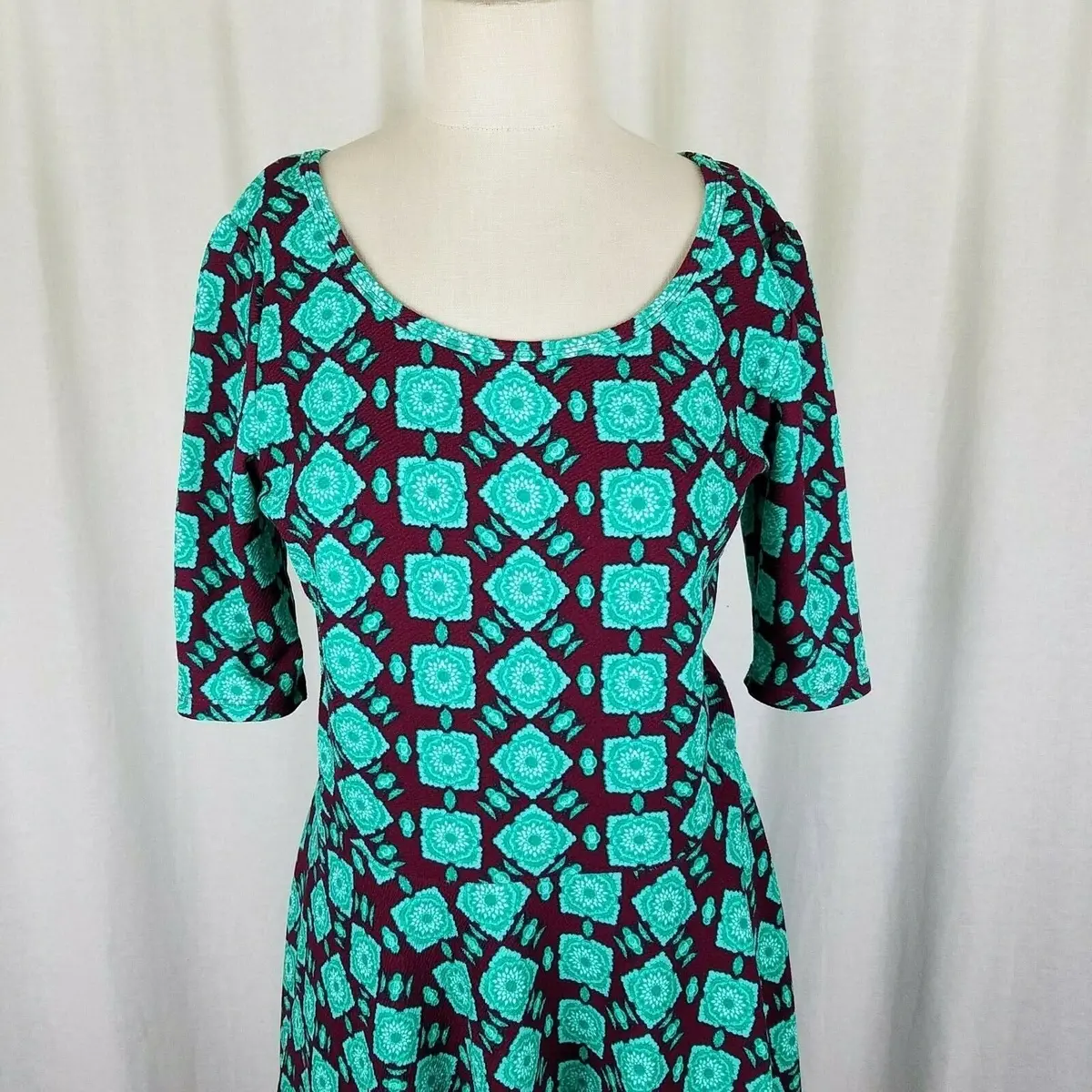 Lularoe Green Medallion Jersey Knit Dress Womens L Scoop Neck Twirl 3/4 Sleeve 2