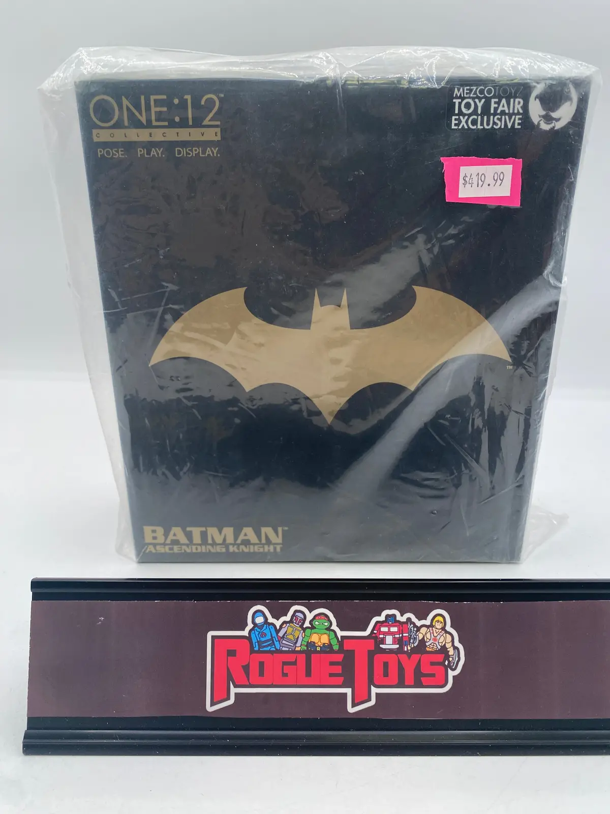 Mezco One:12 Collective Batman Ascending Knight (Mezcotoyz Toy Fair Exclusive) 1