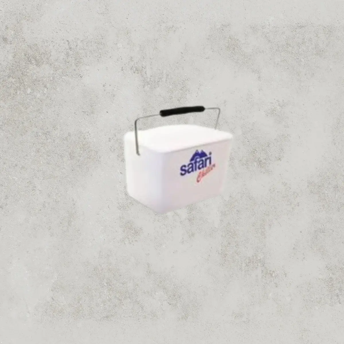 The Famous Safari Chiller Fibreglass Cooler - 18Ltr With Bait Board Lid 1