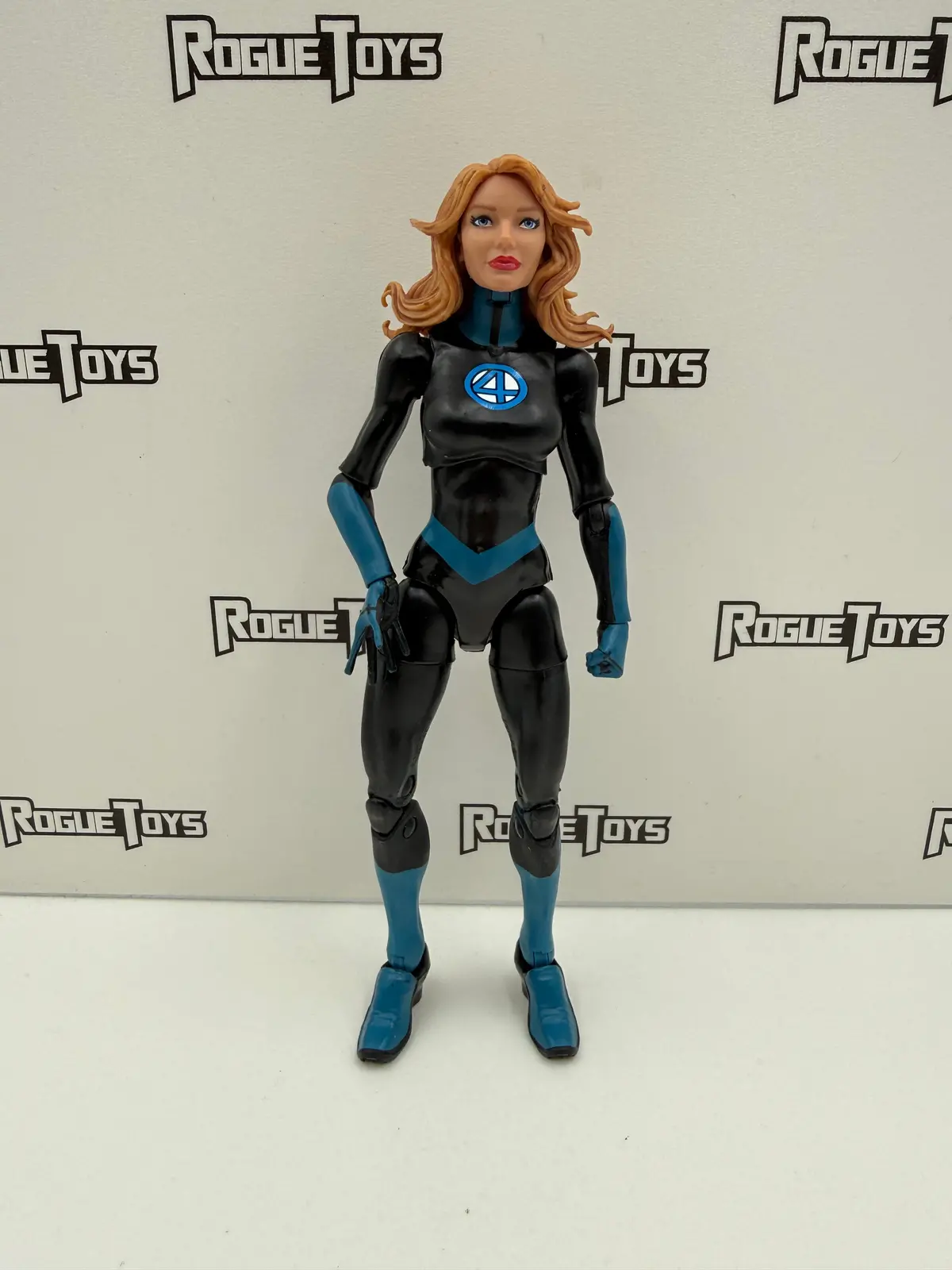 Hasbro Marvel Legends Invisible Woman Fantastic Four 1