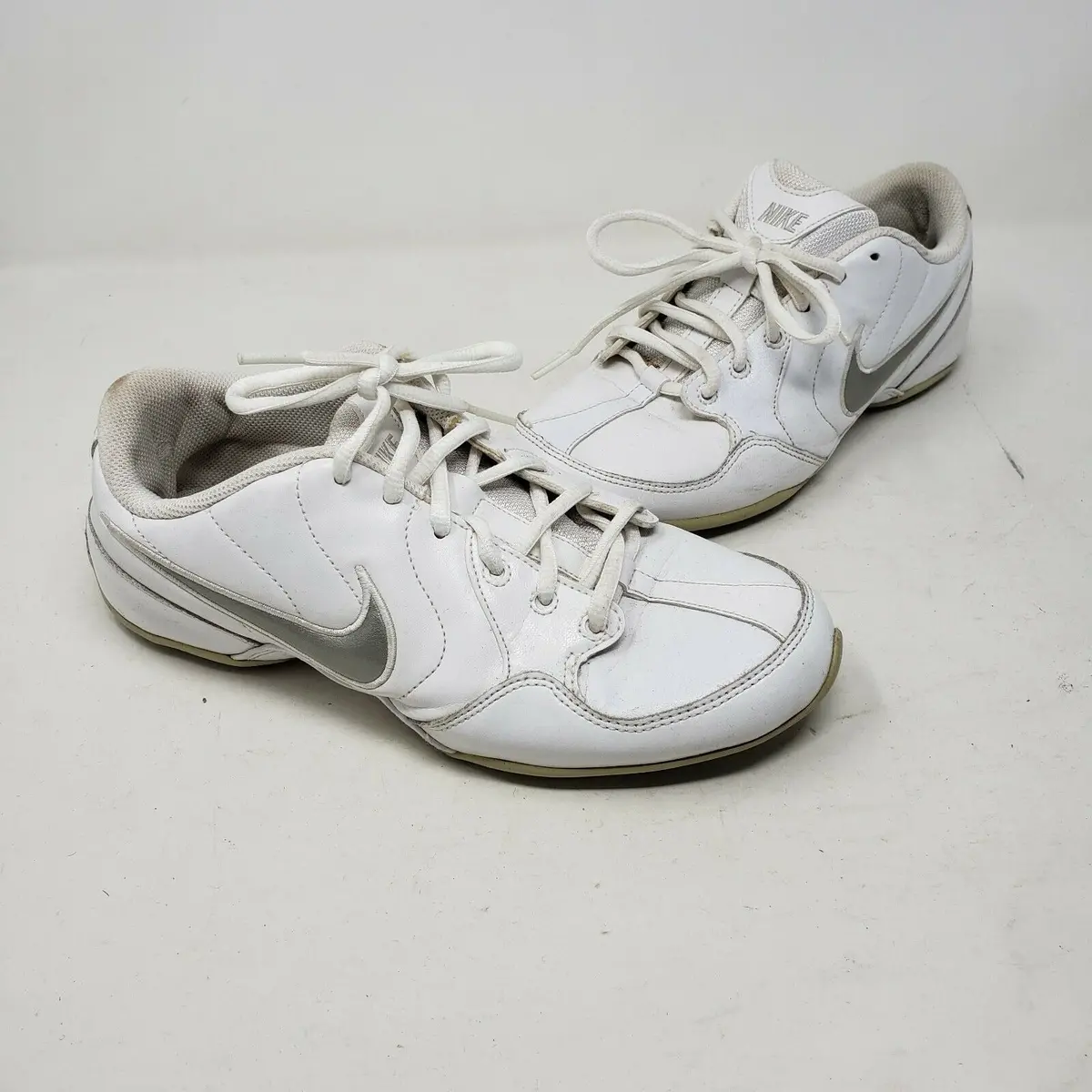 Nike Dance Athletic Shoes White Leather Sneakers Womens 8 2009 366191-103 Silver 1