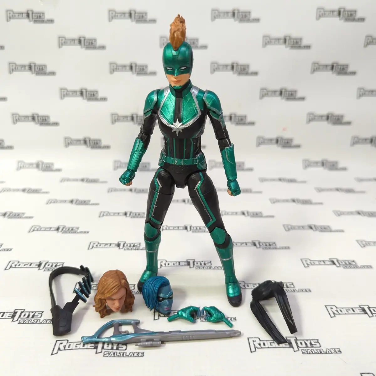 Hasbro Marvel Legends Series Starforce Captain Marvel (Target Exclusive) 1