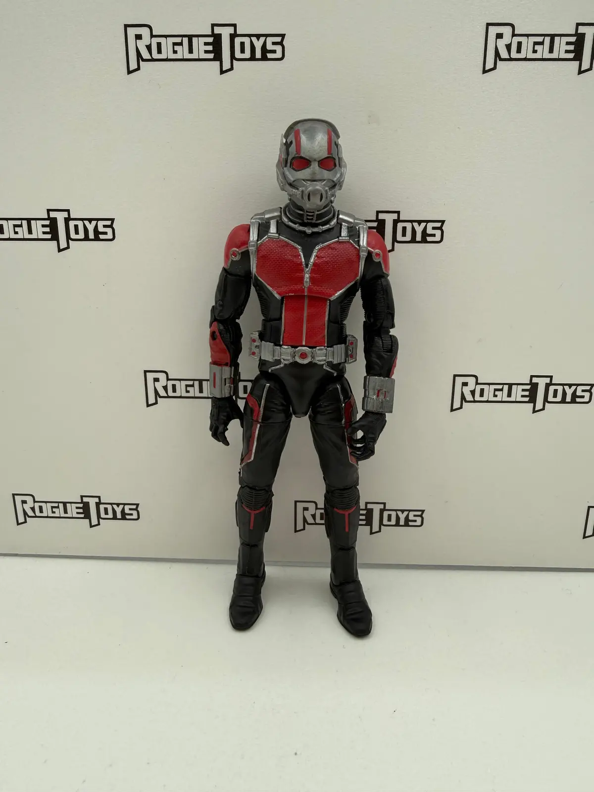Hasbro Marvel Legends Ant-Man 1