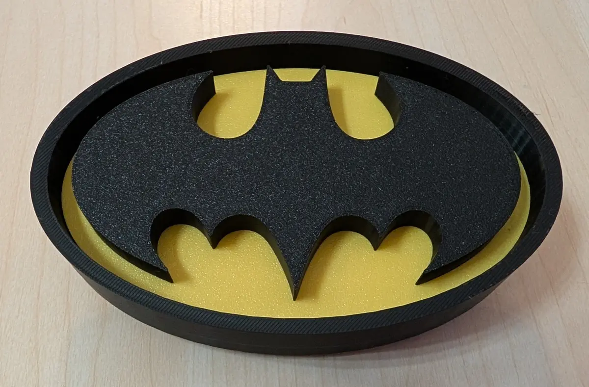 Batman (1989) Film - Batman Symbol/Logo - Black & Yellow - Desk Paper Weight/Pop Art (15.5 X 10 X 6 Cm) 1