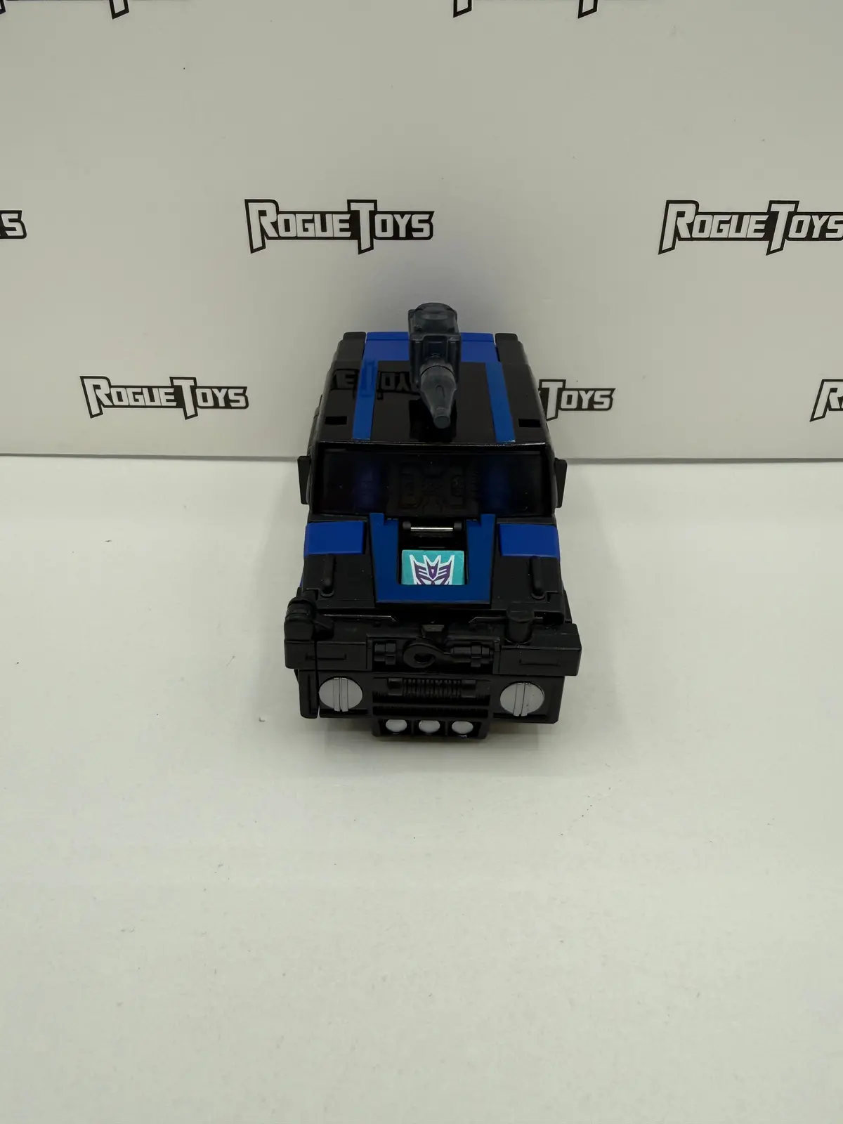 Hasbro Transformers Legacy Generations Deluxe Class Decepticon Crankcase 1