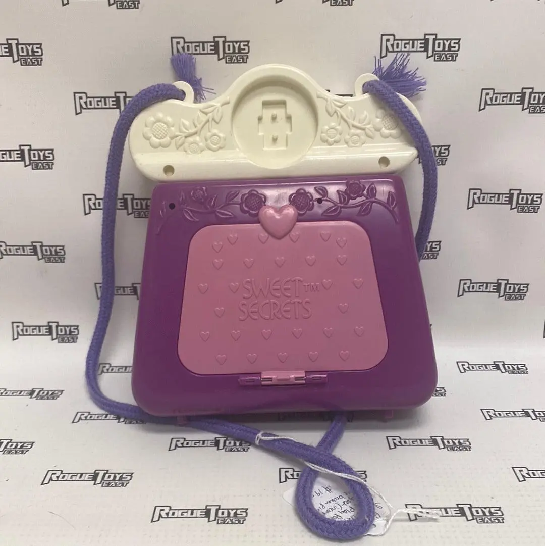 Galoob 1984 Sweet Secrets Purse Play Park Playset (Incomplete, Some Broken Pieces) 1