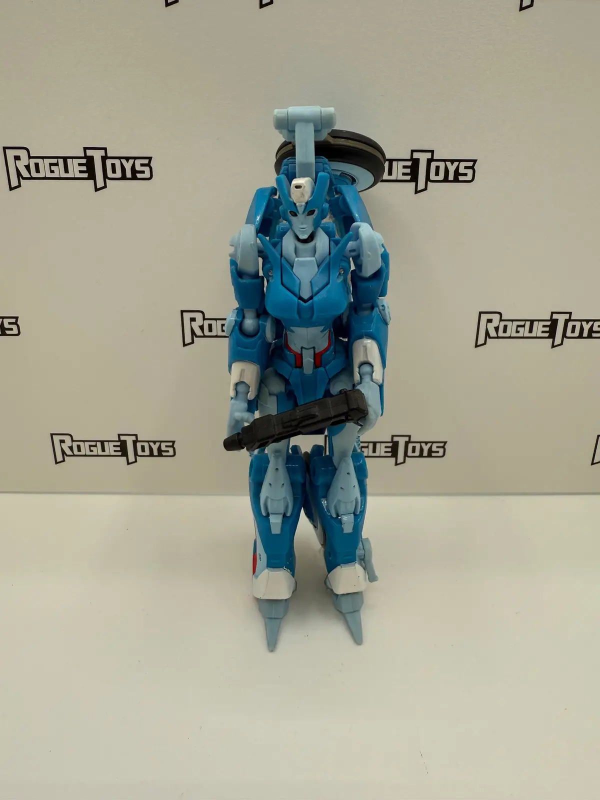 Hasbro Transformers Generations Deluxe Class Thrilling 30 Autobot Chromia 1