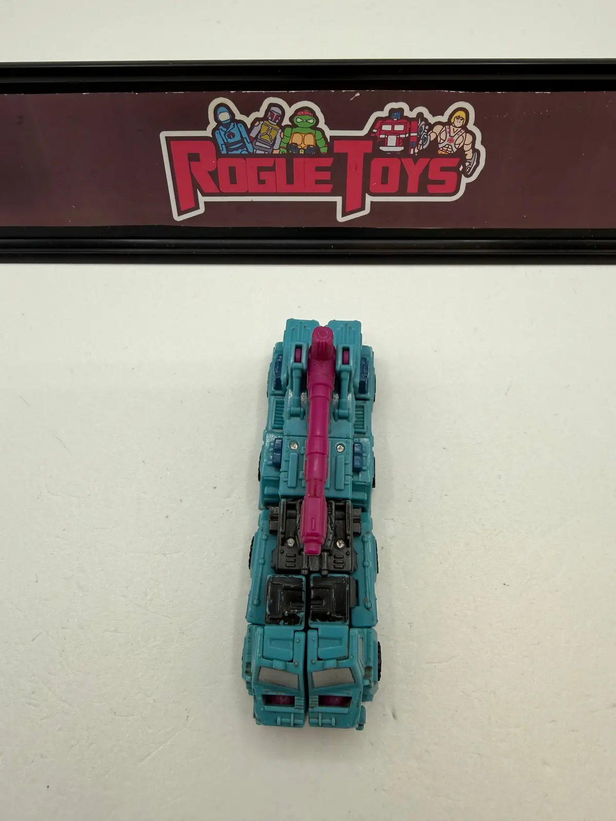 Hasbro Transformers Earthrise Direct-Hit And Power Punch 1