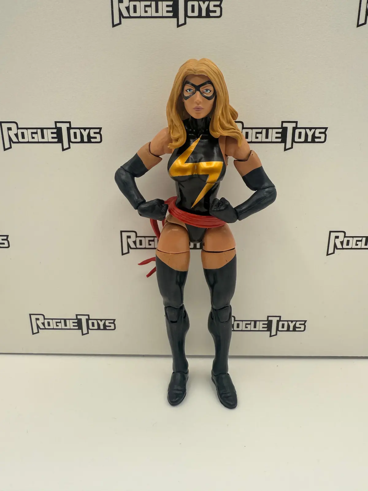 Hasbro Marvel Legends Infinite Series Collectors Edition Ms. Marvel (Target Exclusive) 1