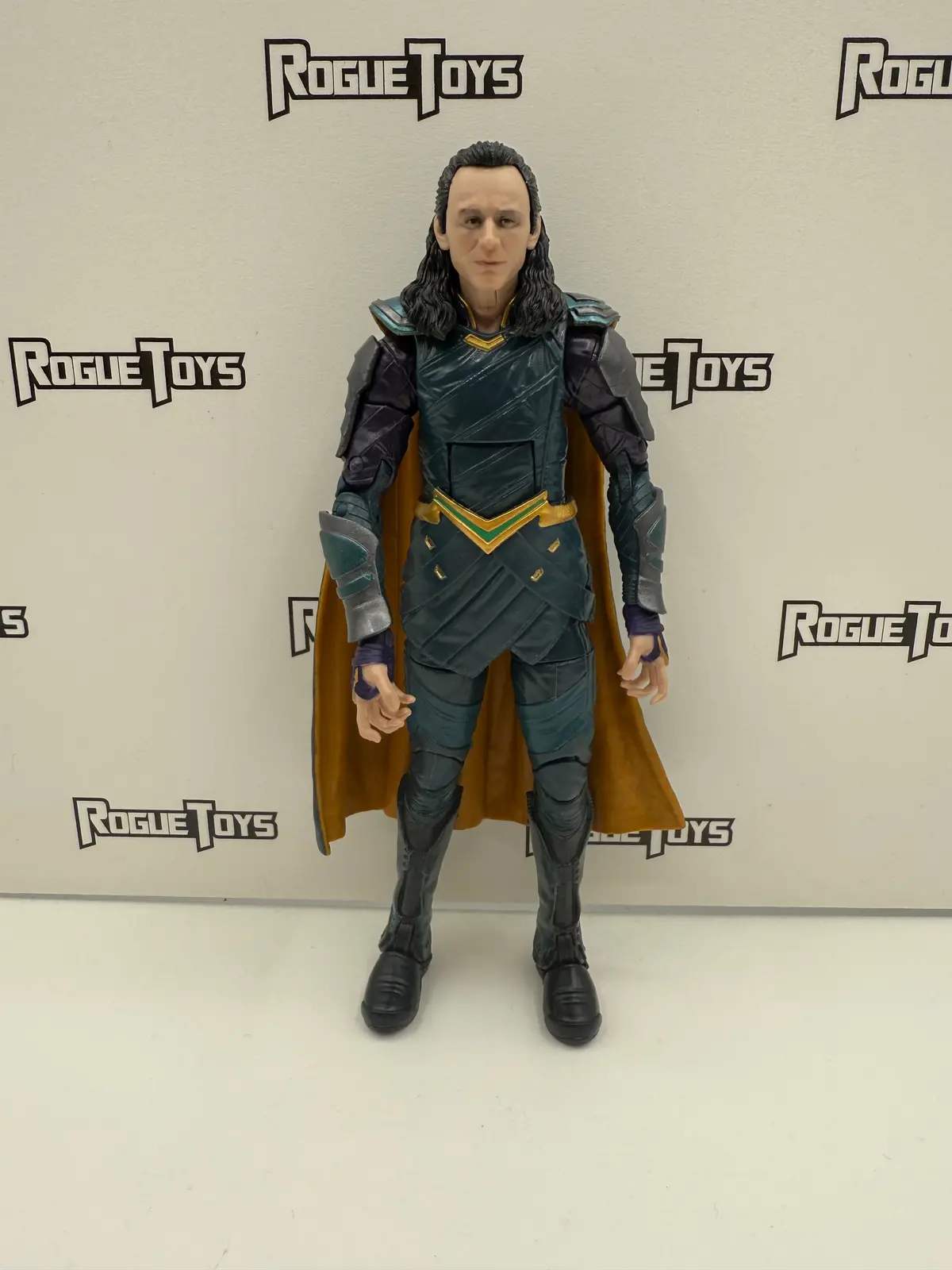 Hasbro Marvel Legends Thor Ragnarok Loki 1