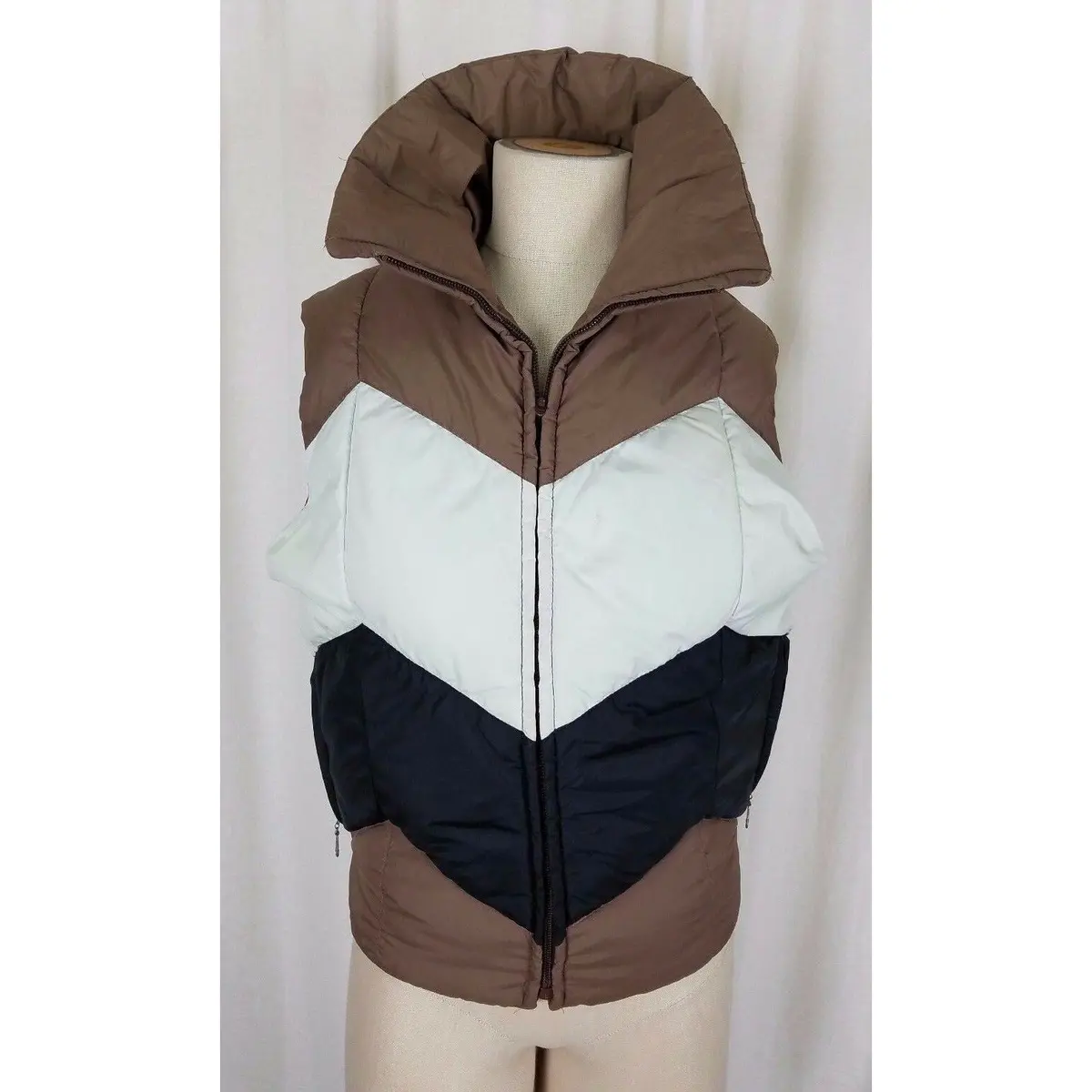 Monika Tilley Profile Down Vest Mens S Chevron Stripe Zip Up Puffer Colorblock 1