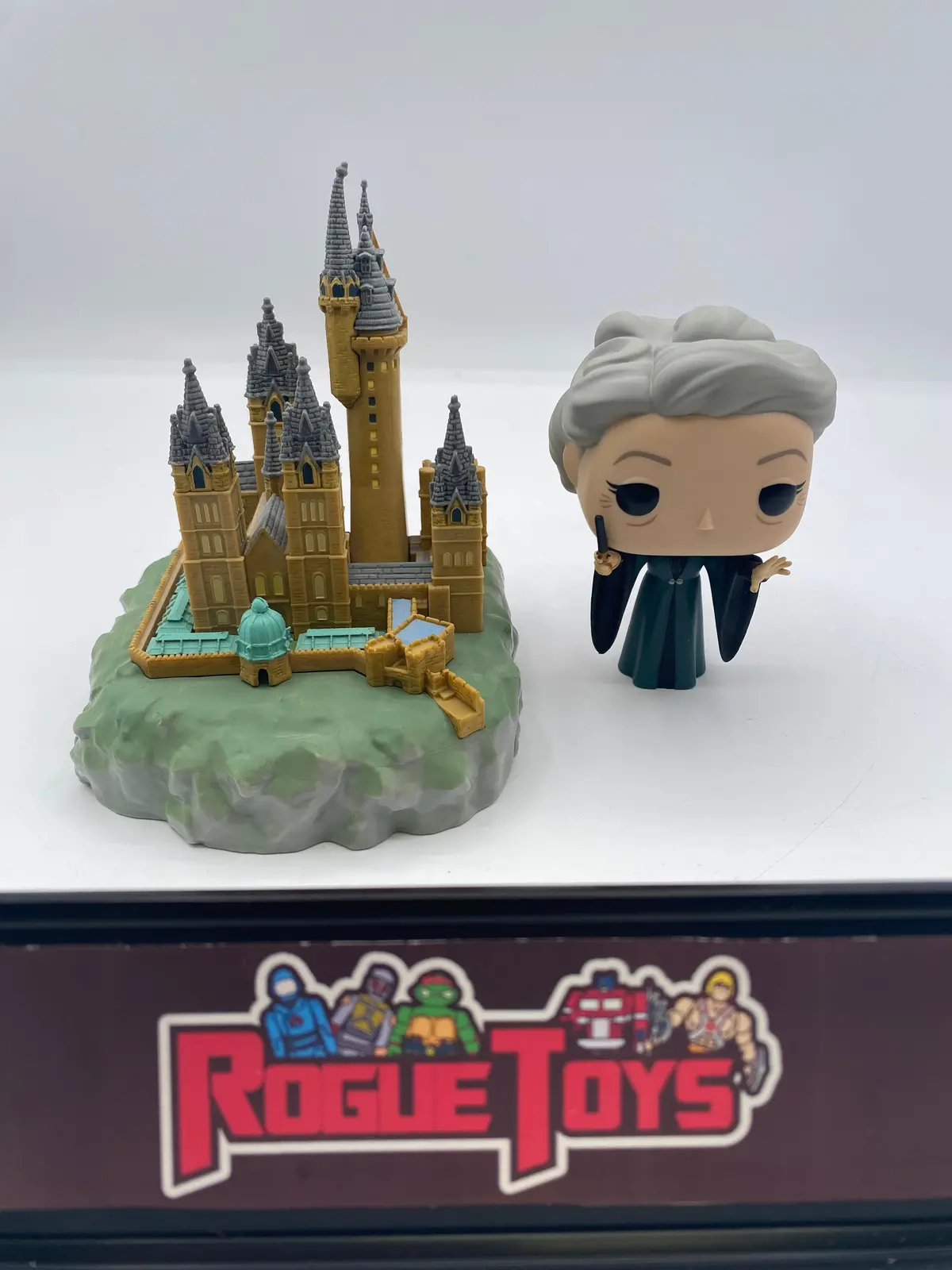 Funko Pop! Harry Potter Deluxe Minerva Mcgonagall W/ Hogwarts 33 1