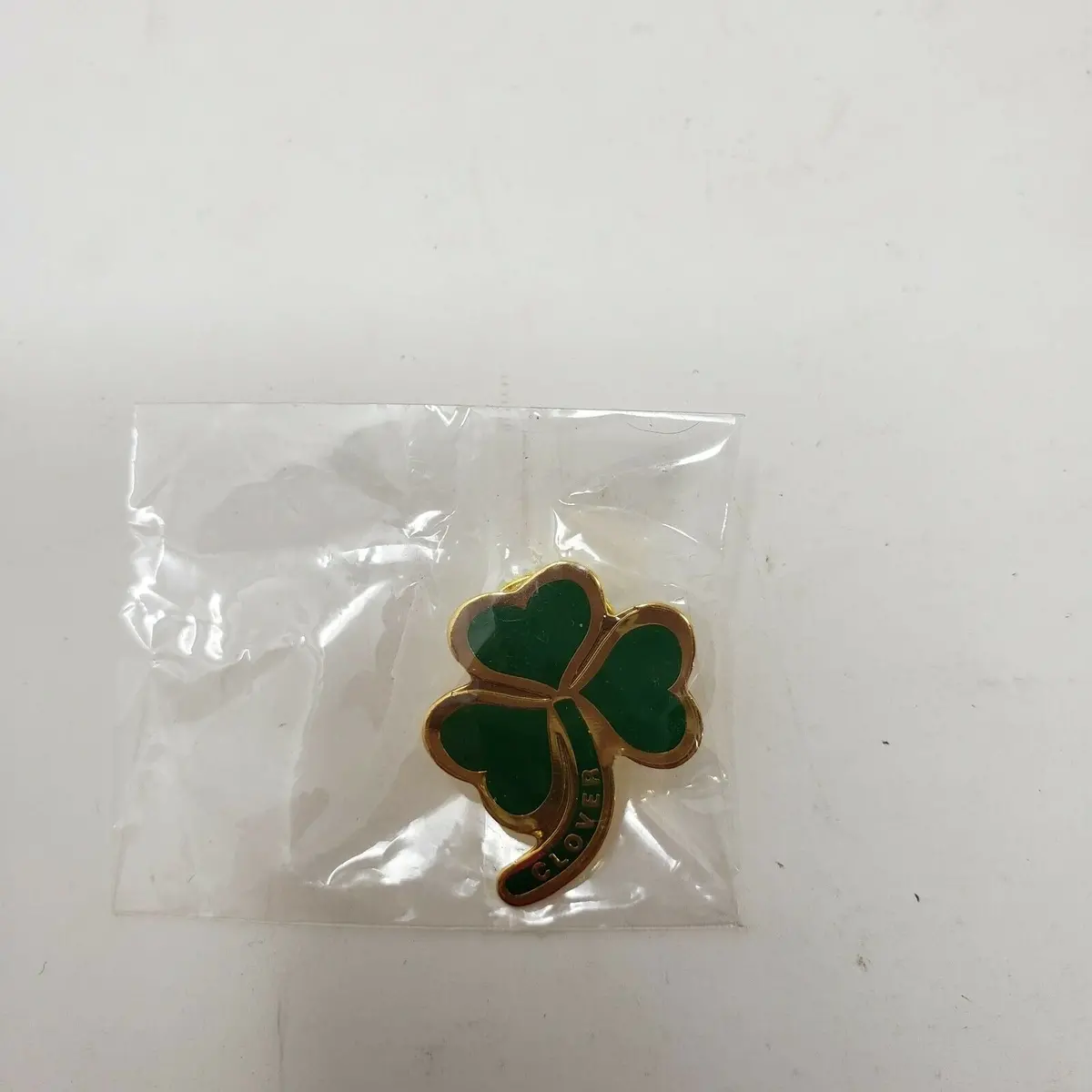 3 Leaf Clover Metal Hat Pin Lapel Travel Vintage Gold Green Enamel Jewelry Three 1