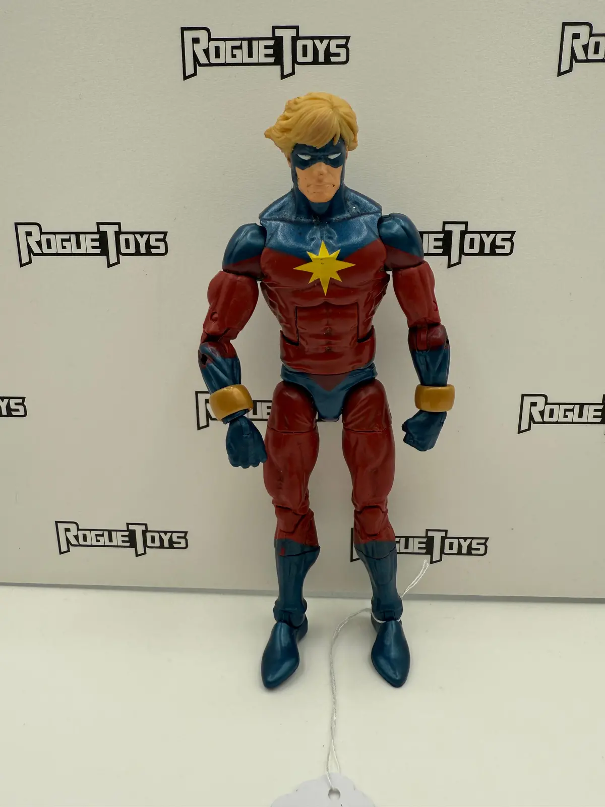 Hasbro Marvel Legends Mar-Vell 1