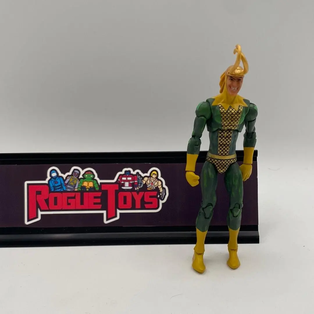 Hasbro Marvel Universe Loki (Classic Suit) 1