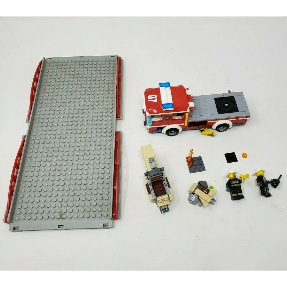 Lego City Fire Truck Engine 07 Fire Fighters Vehicle Minifigures Pn60107 Red 1