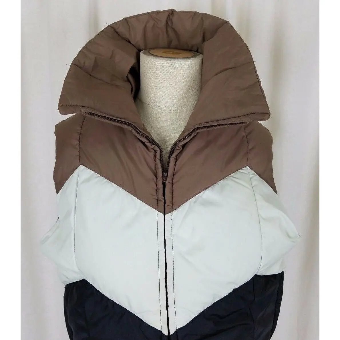 Monika Tilley Profile Down Vest Mens S Chevron Stripe Zip Up Puffer Colorblock 2