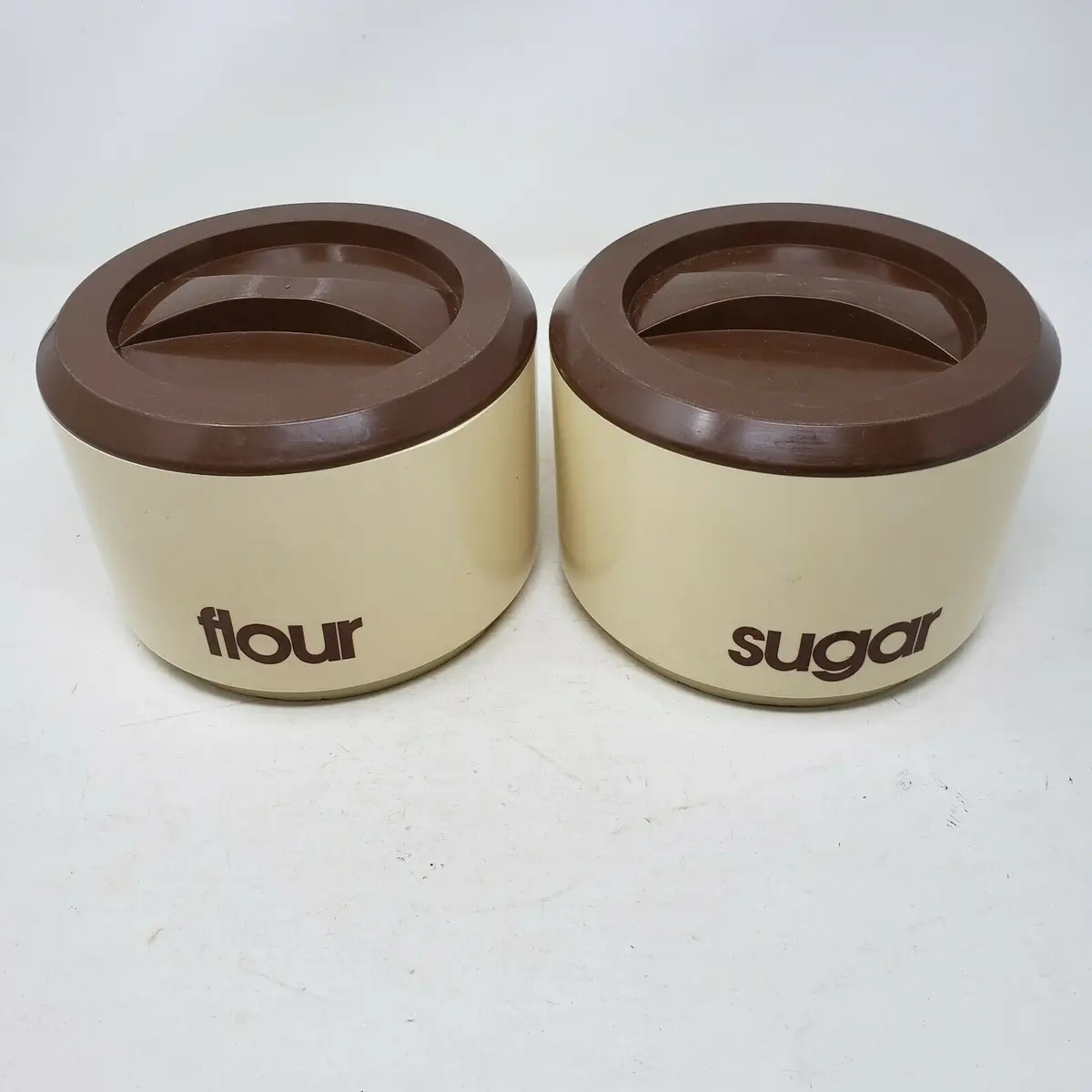 Vintage Sterilite 2 Piece 70S Canister Set Flour Sugar Brown Plastic Lidded Top 1