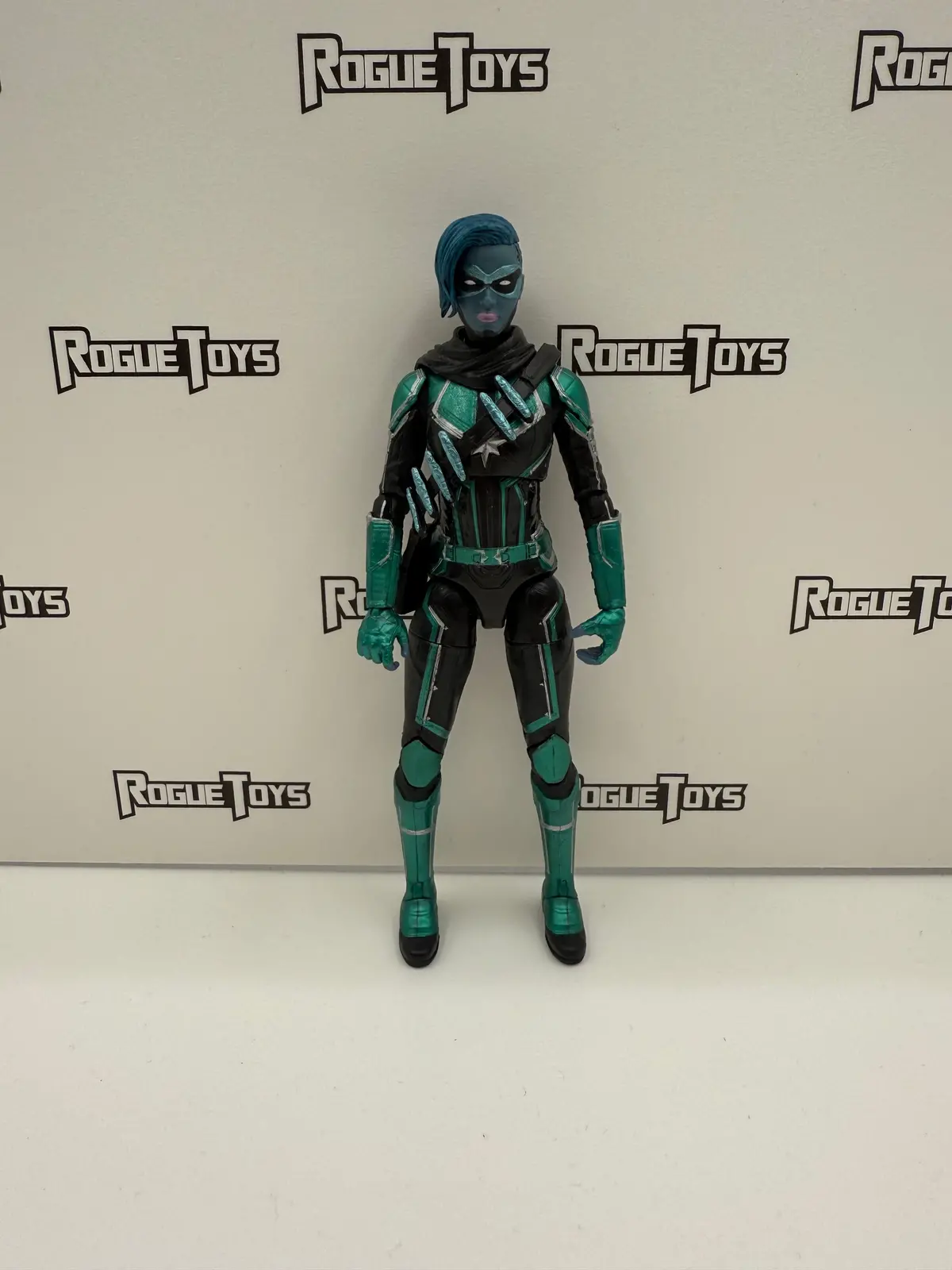 Hasbro Marvel Legends Captain Marvel Captain Marvel (Starforce) (Target Exclusive) 1
