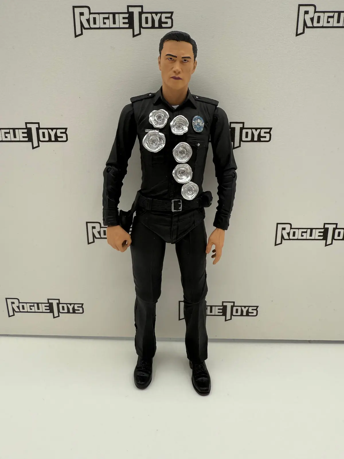 Neca Terminator Genisys T-1000 Police Disguise 1