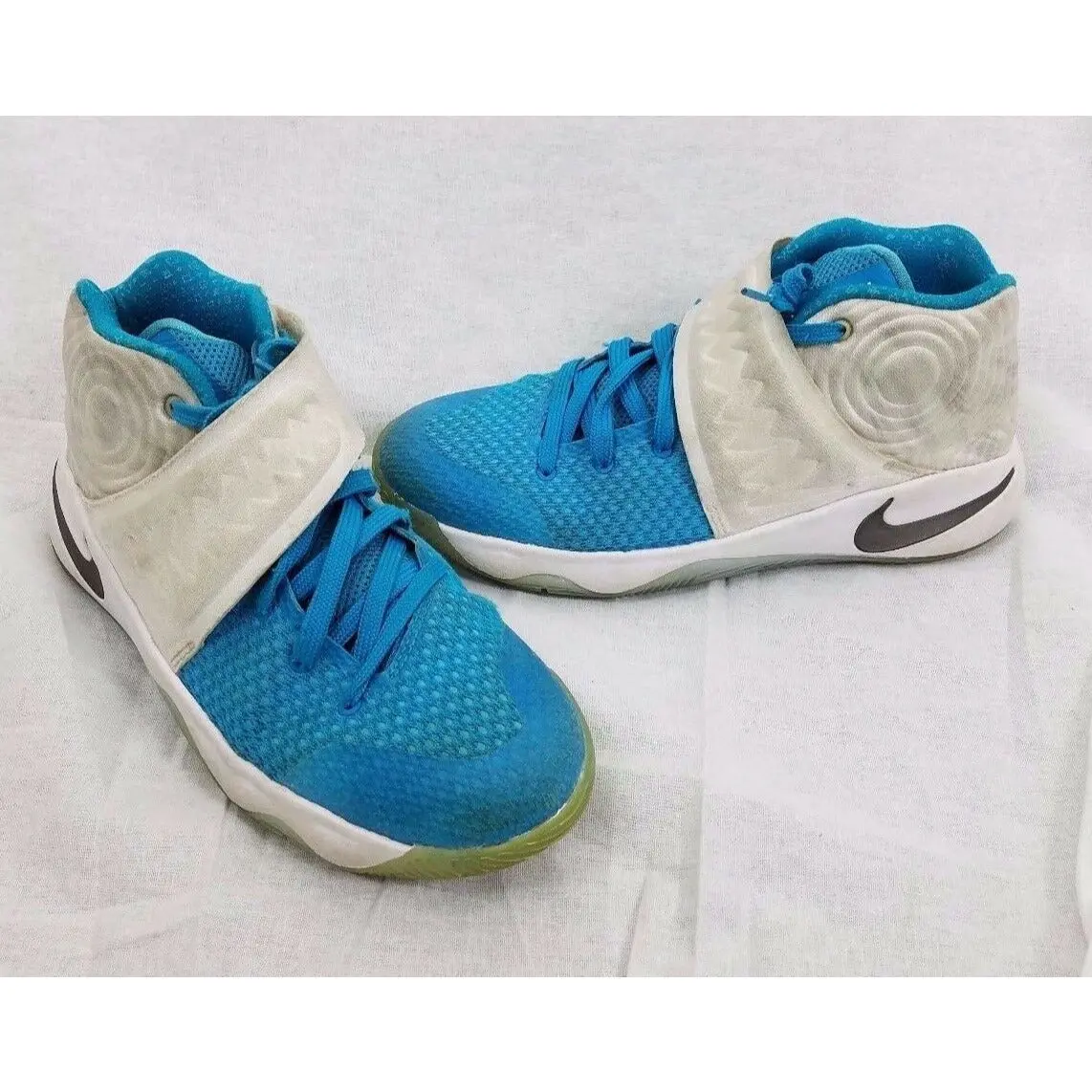 Nike Youth Kyrie 2 Xmas Christmas Collection Kids 5.5Y 826496 144 White Obsidian 1