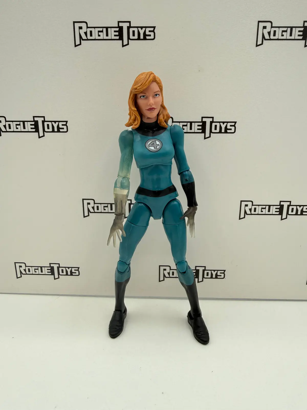 Hasbro Marvel Legends Invisible Woman (Walgreens Exclusive) 1