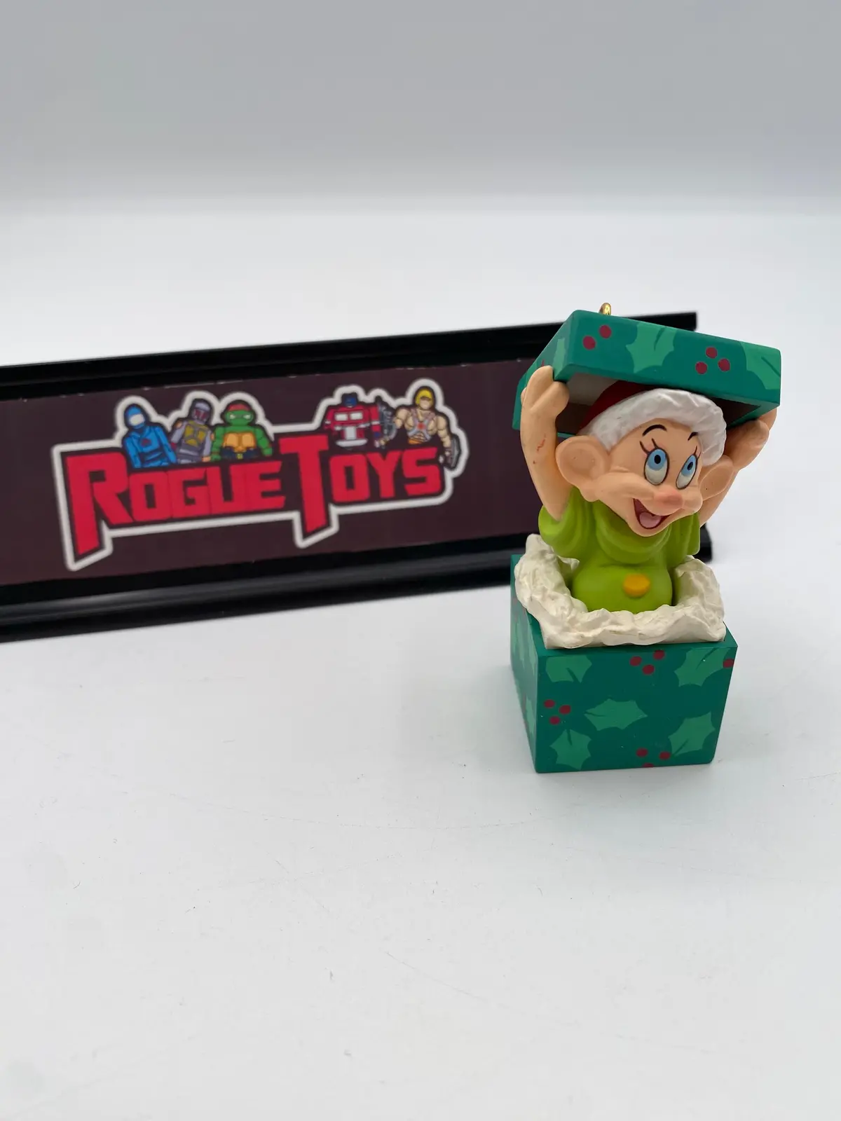 Disney Snow White Dopey Present Ornament 1