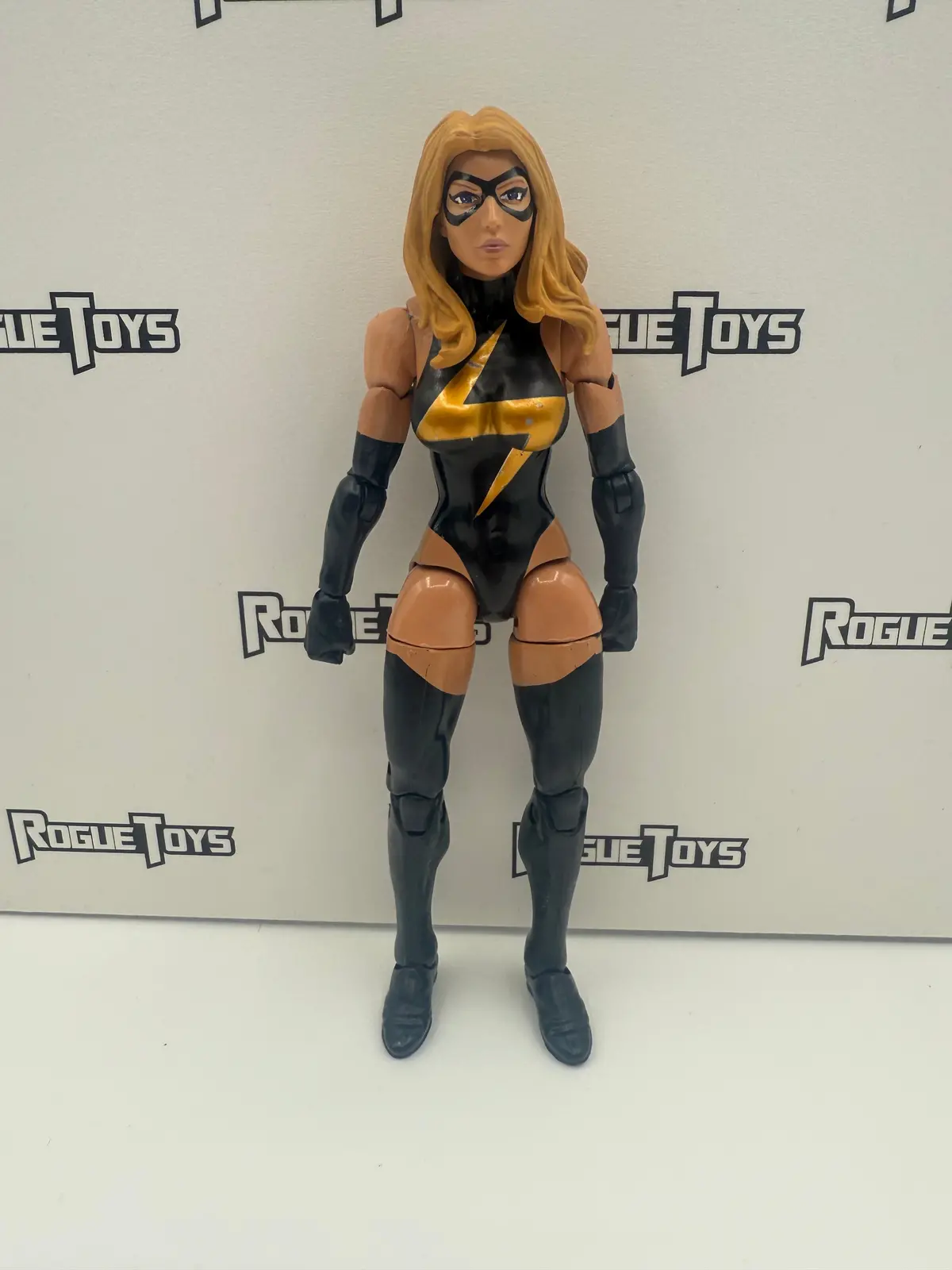 Hasbro Marvel Legends Infinite Series Collectors Edition Multi-Pack Ms. Marvel (Target Exclusive) 1