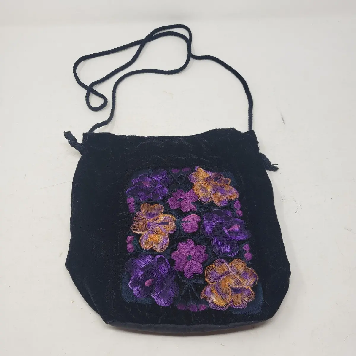 Vintage Black Velvet Embroidered Flowers Shoulder Bag Cinch Drawstring Purse 1