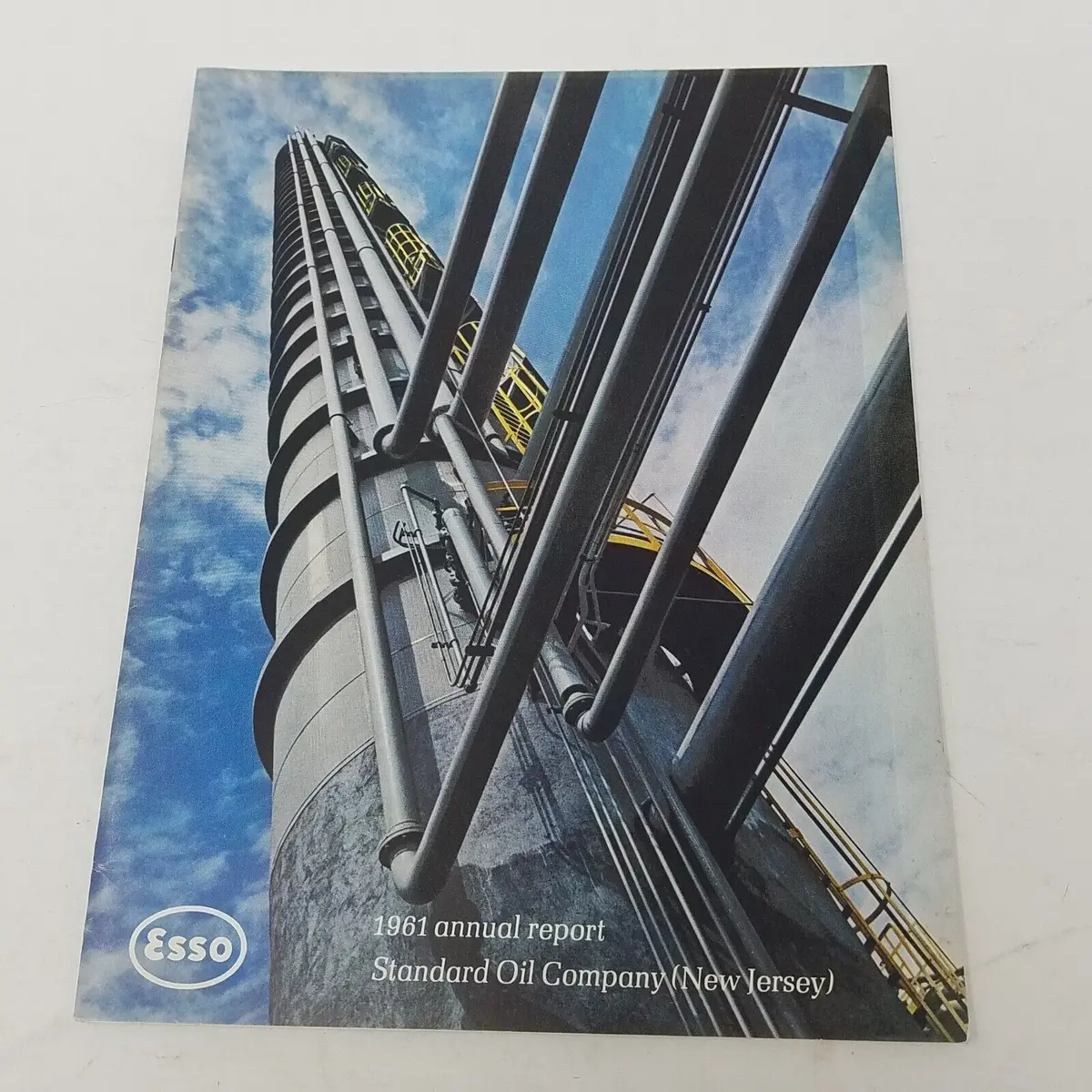 1961 Esso Standard Oil Company Nj Annual Report Shareholders Year End Financials 1