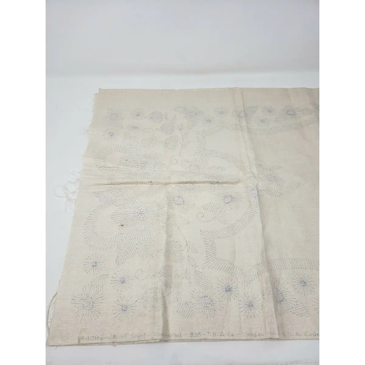 Tb&Co Chicago Needlework Tablecloth Scarf 1935 18X45 Embroidery Hand Work 4086 1