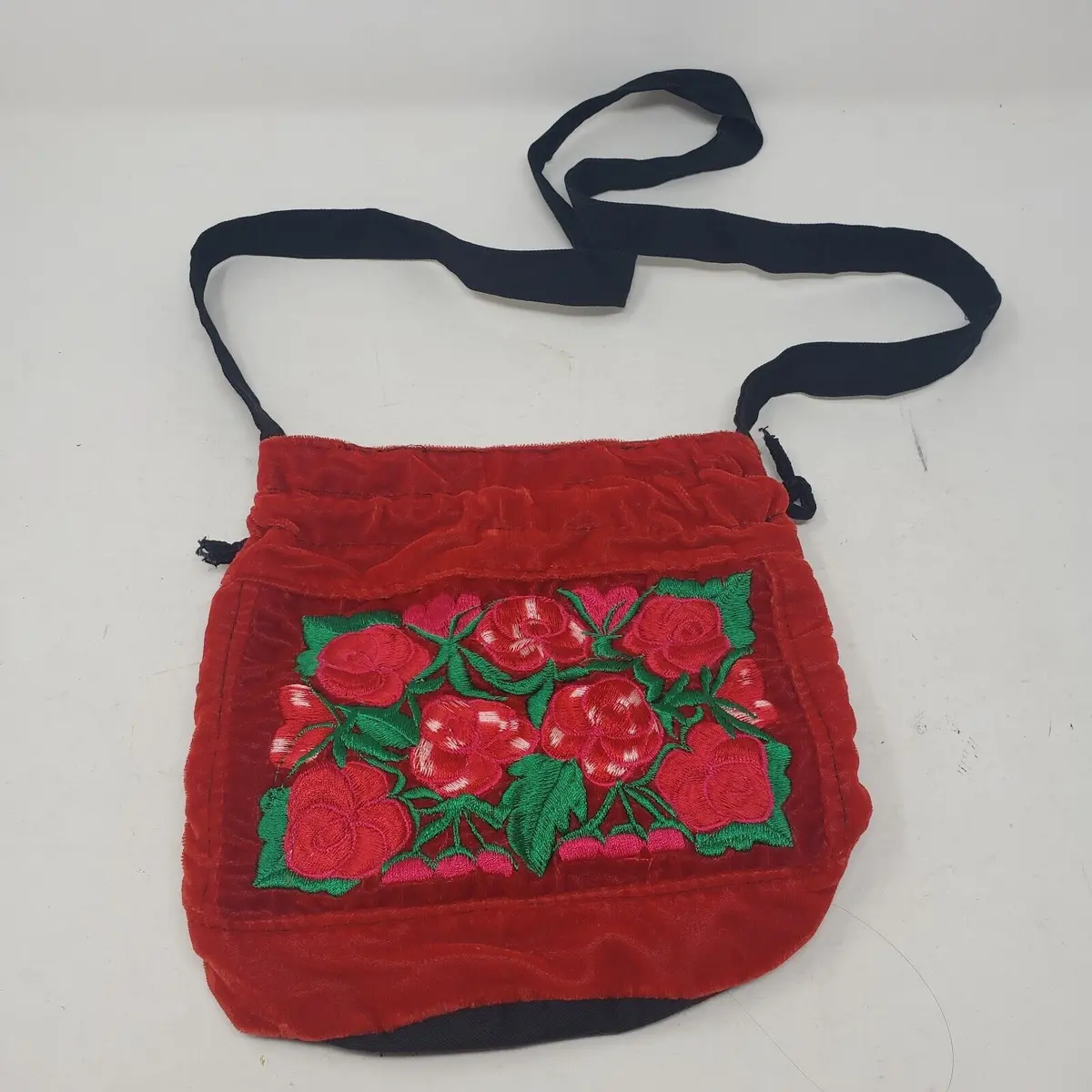 Vintage Topaca Red Velvet Embroidered Roses Shoulder Bag Cinch Drawstring Purse 1