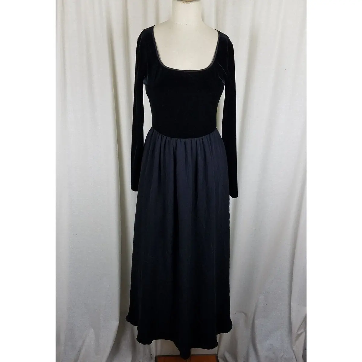 Laura Ashley Black Velvet Silk Maxi Dress Womens 8 Regency Cottagecore Prairie 1