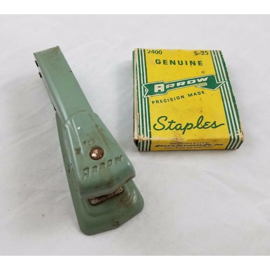 Vintage Arrow Stapler & S-25 2400 Staples Genuine No 25 Avocado Green 1960'S 1