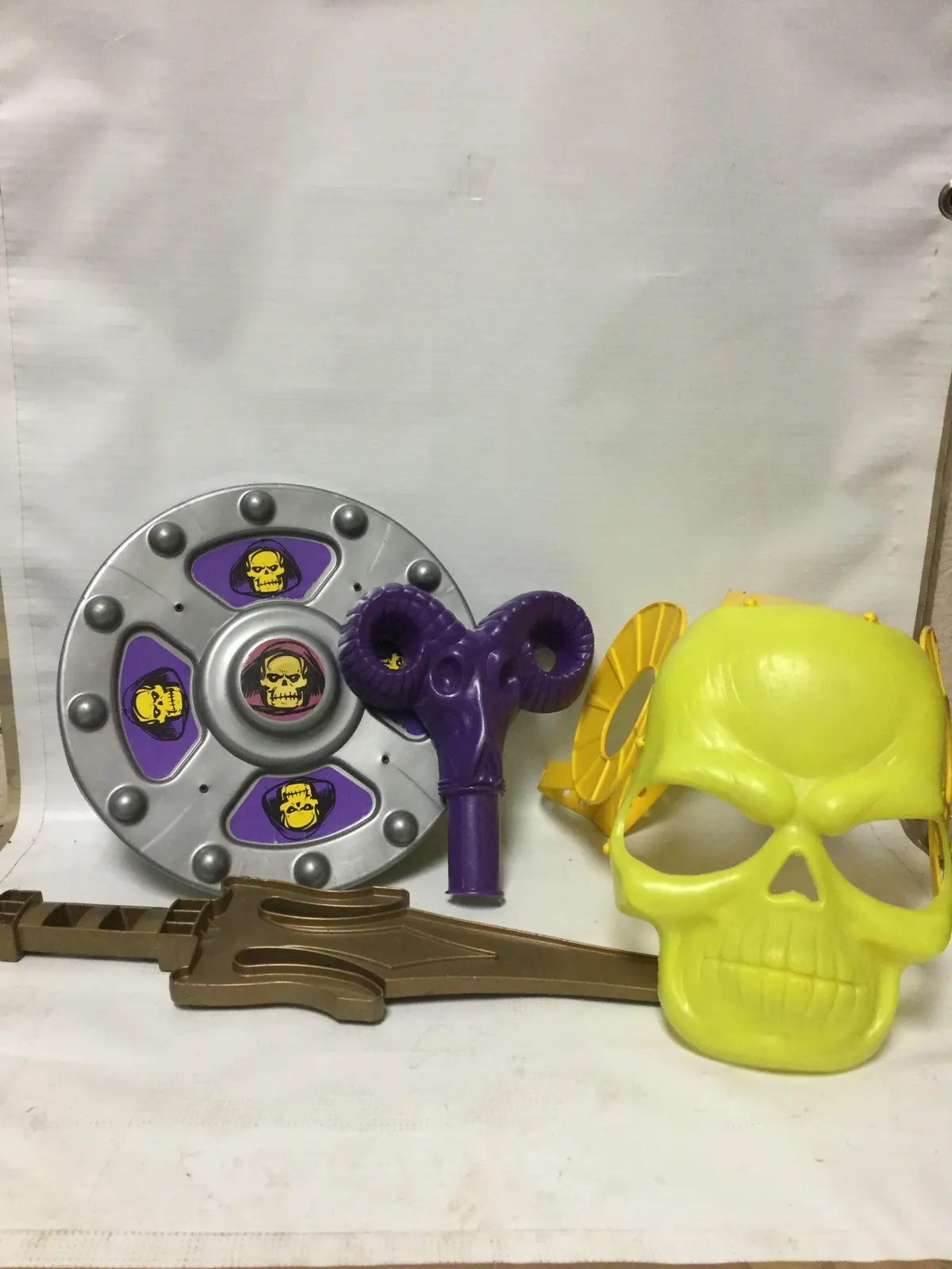 M.O.T.U. H-G Toys Skeletor Dress Up Set 1