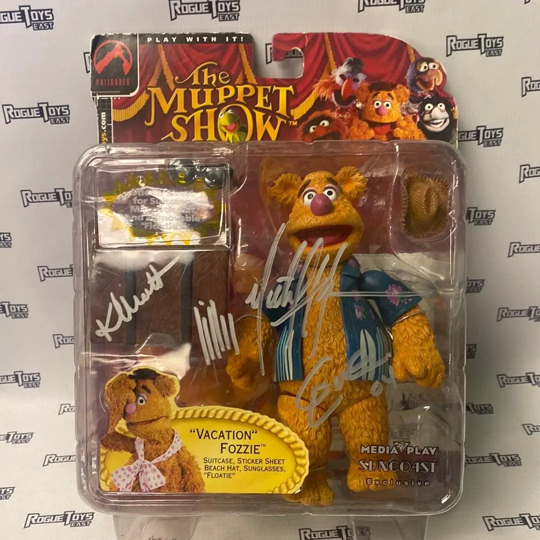 Palisades The Muppet Show Vacation Fozzie Series 2 Media Play Suncoast Exclusive (Signed By Palisades Toy Execs. Not Authenticated) 1