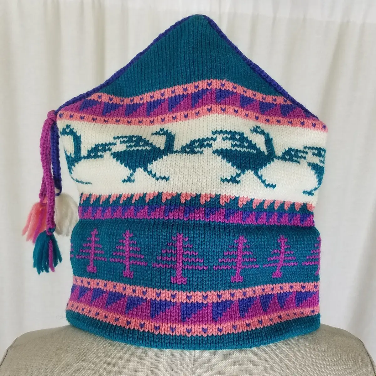 Vintage Mountain Ladies & Ewe Geese & Tassels Peaked Knit Ski Hat Womens Unisex 1