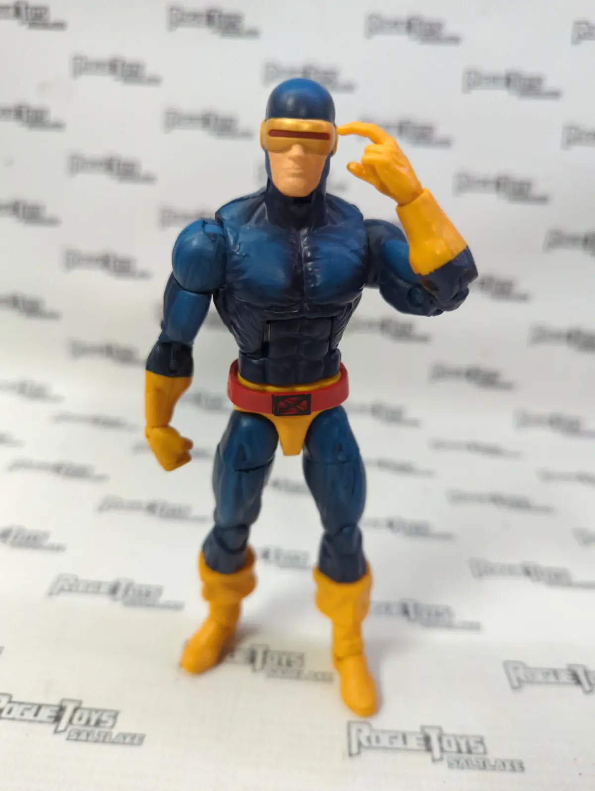 Hasbro Marvel Legends Series Cyclops (Toys R Us Exclusive) 1