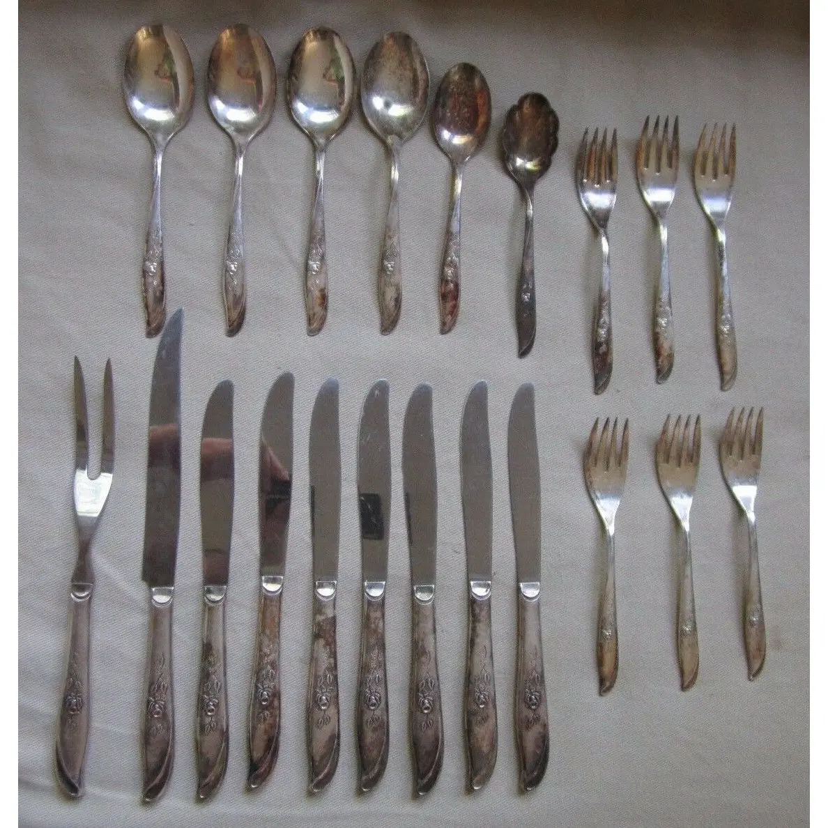 International Supreme Silverplate Silverware Flatware Random Rose 21 Pieces 1960 1