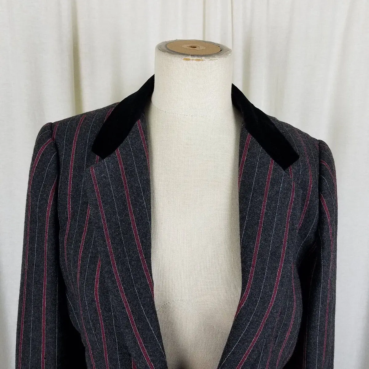 Vintage Sasson Velvet Collar Red Pinstriped Cropped Blazer Jacket Womens 12 13 2