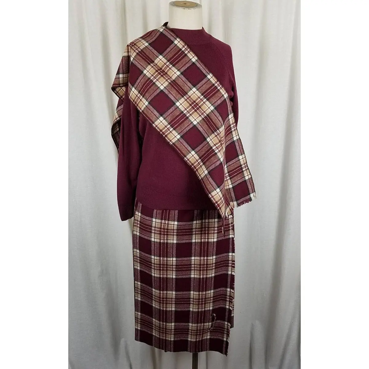Vintage Pitlochery Knitwear Kilt Skirt Outfit Sash Top Wool Tartan Plaid Womens 14 Lochmari Maroon 1