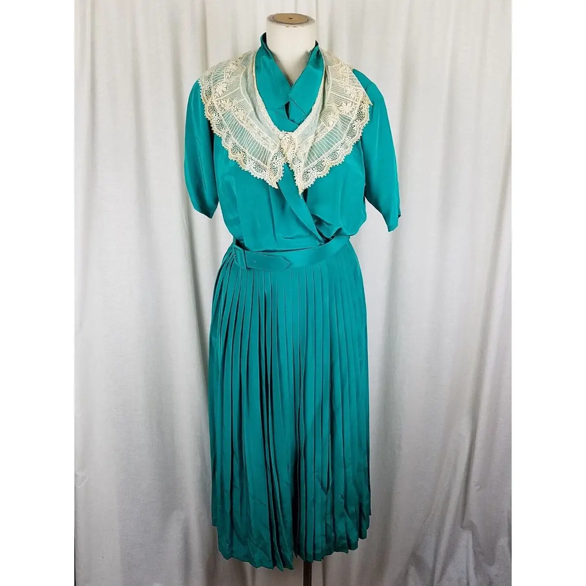 Vintage Carole M Studio Wrap Blouson Lace Collar Pleated Twirl Skirt Dress Womens Size 12 Day Dress 1